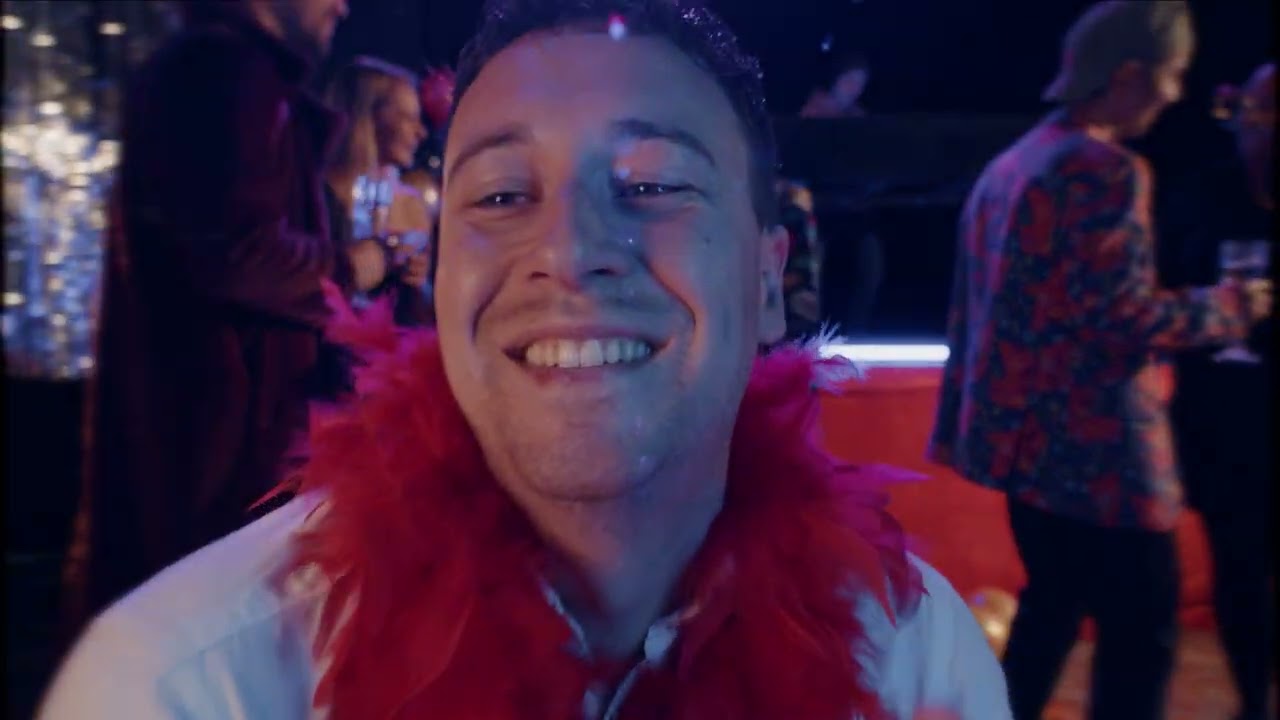 Still uit de verjaardagsvideo voor Qmusic